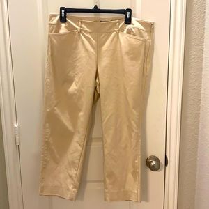 White House Black Market women’s capris size 14